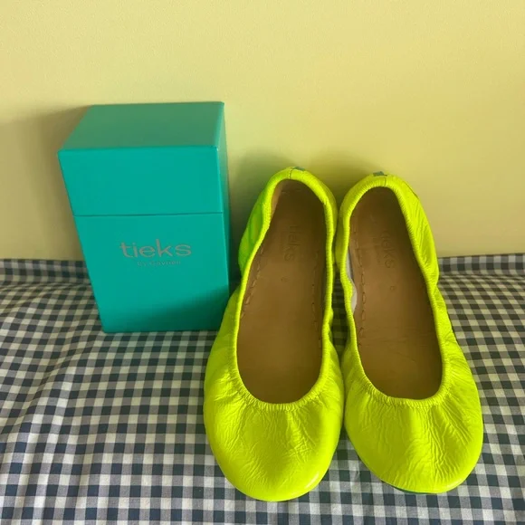 Tieks patent ballet flats  neon yellow size 8 EUC - Picture 2 of 9
